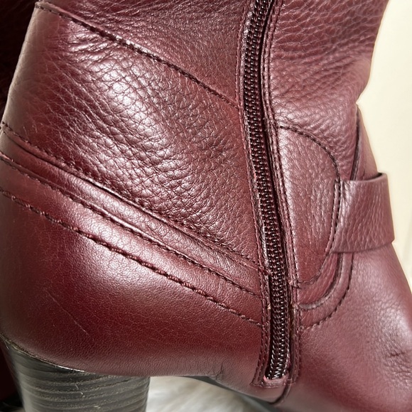 Clark’s burgundy pebbled leather and brass ankle boots - Picture 5 of 15